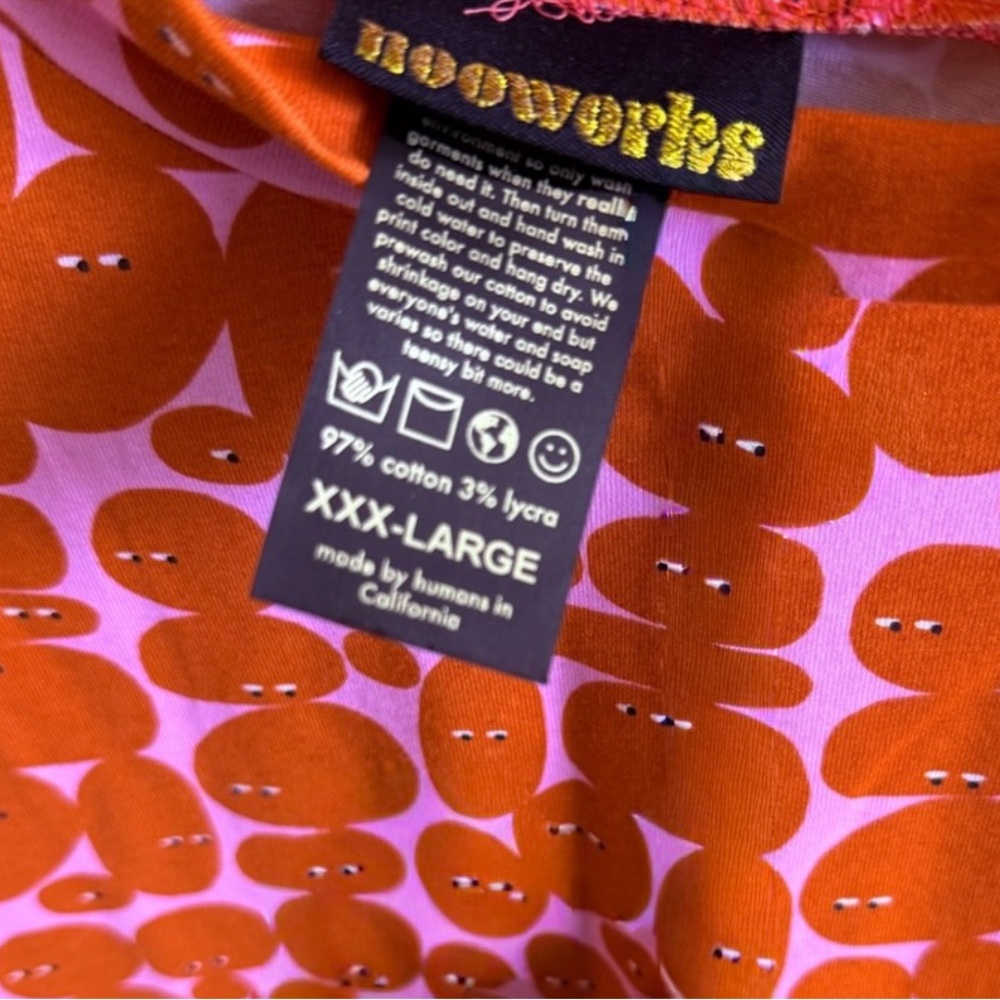Nooworks Bold Orange Faces on Pink Tee - Picture 3 of 3
